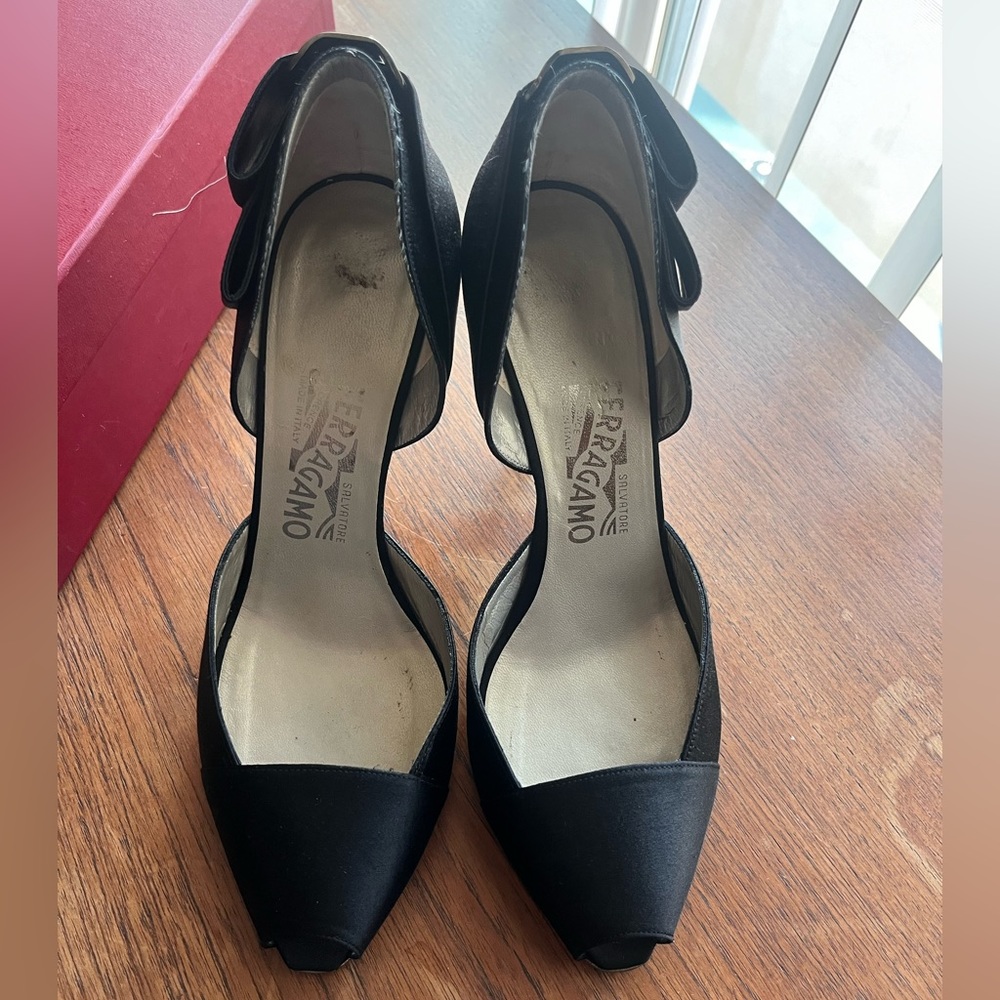 Ferragamo Myra Black Heels • Vintage